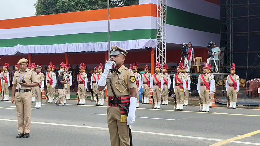 Final Rehearsal on Red Road Before Independence Day, Signs of Change on the Stage