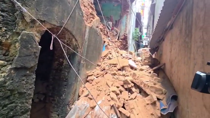 Part of Old House Collapses in Jorabagan, 1 Dead; Disaster Management Team at the Scene