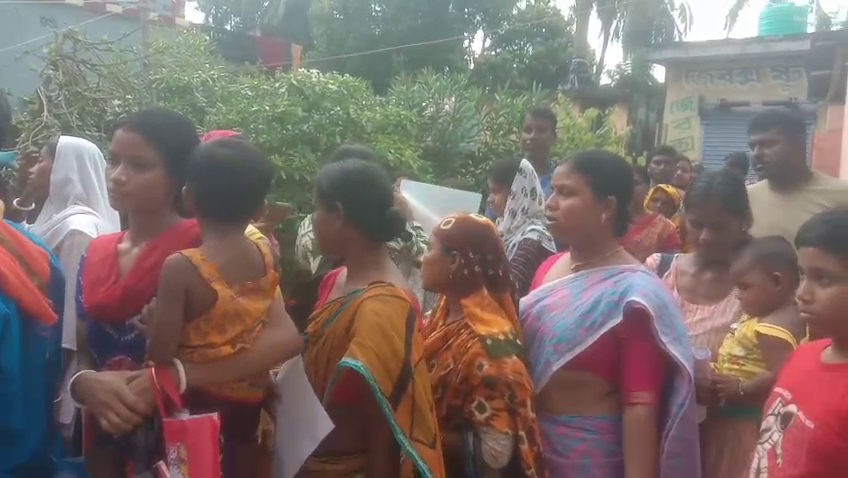 Long Lines for Aadhaar Card Services from Early Morning, Common People Waiting for Hours at Purba Sthali Sub Post Office