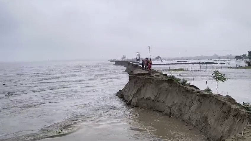 River Embankment Breach Again in Malda's Bhutni! Ganga Water Flooding In, Several Protected Areas Affected