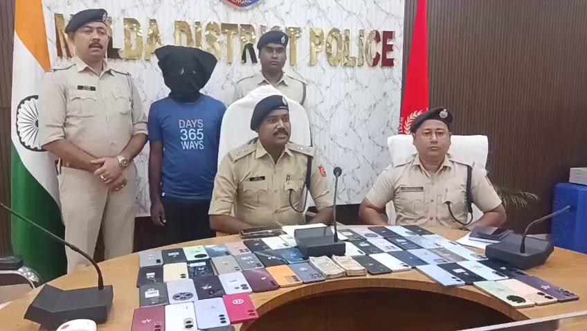 बांग्लादेश में तस्करी से पहले मालदा में 53 चुराए गए मोबाइल फोन बरामद, युवक गिरफ्तार