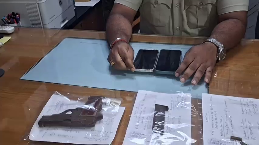 मुरशिदाबाद में 7 एमएम पिस्तौल और कारतूस के साथ एक गिरफ्तार, पुलिस हथियारों के स्रोत की तलाश कर रही है